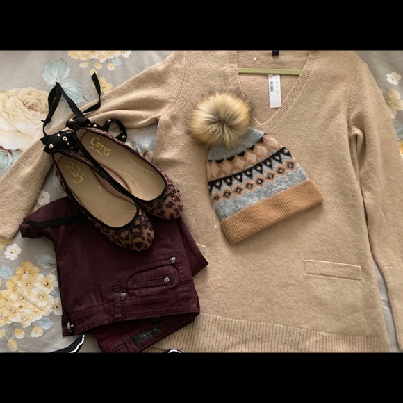 Women’s knit cap& beanie with fur pompon - Picture 4 of 4